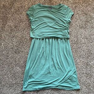 Gap overlay maternity nursing dress size Small